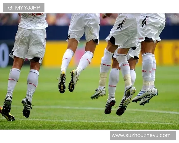 重庆足球队包夹战术的创新与发展全景解析 重庆足球队包夹战术的创新与发展全景解析