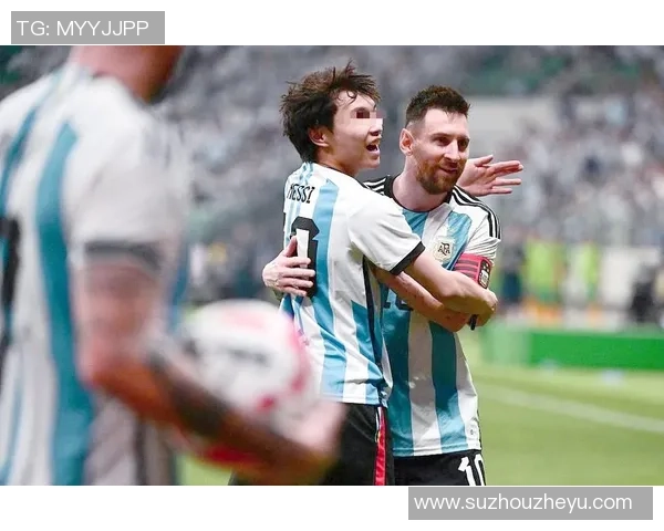 梅西光膀子展现运动魅力引发球迷热议与赞叹