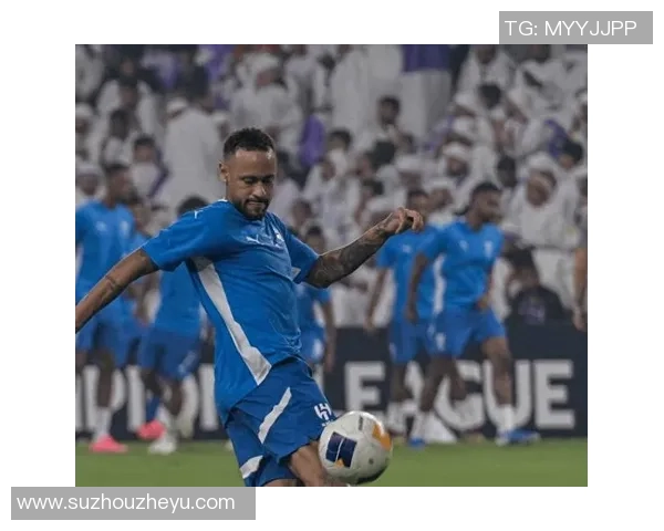 足球明星在比赛中意外受伤头骨受损视频引发球迷热议与关注